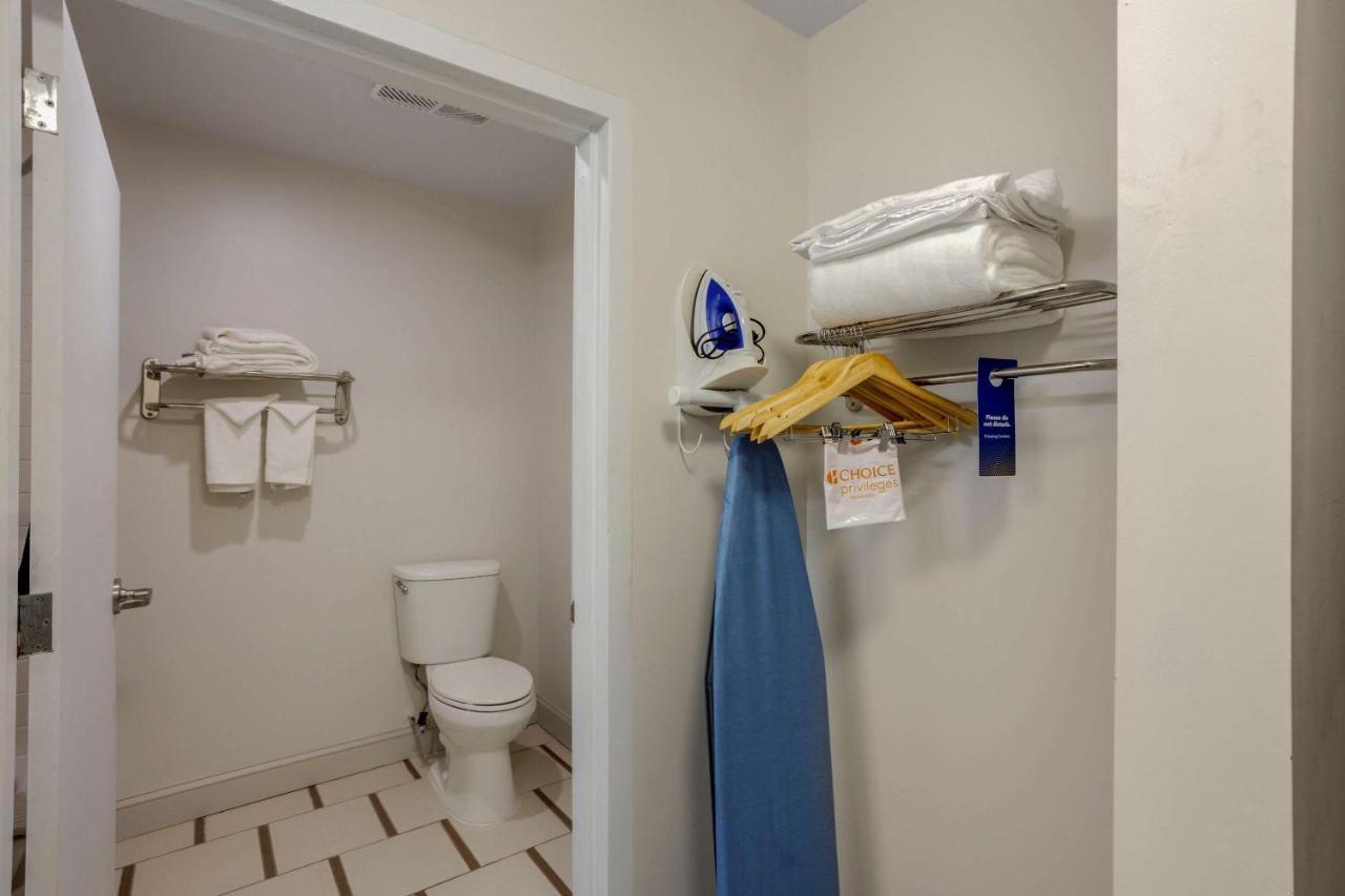 Comfort Inn & Suites Mt Laurel-Philadelphia Маунт Лорел Екстериор снимка