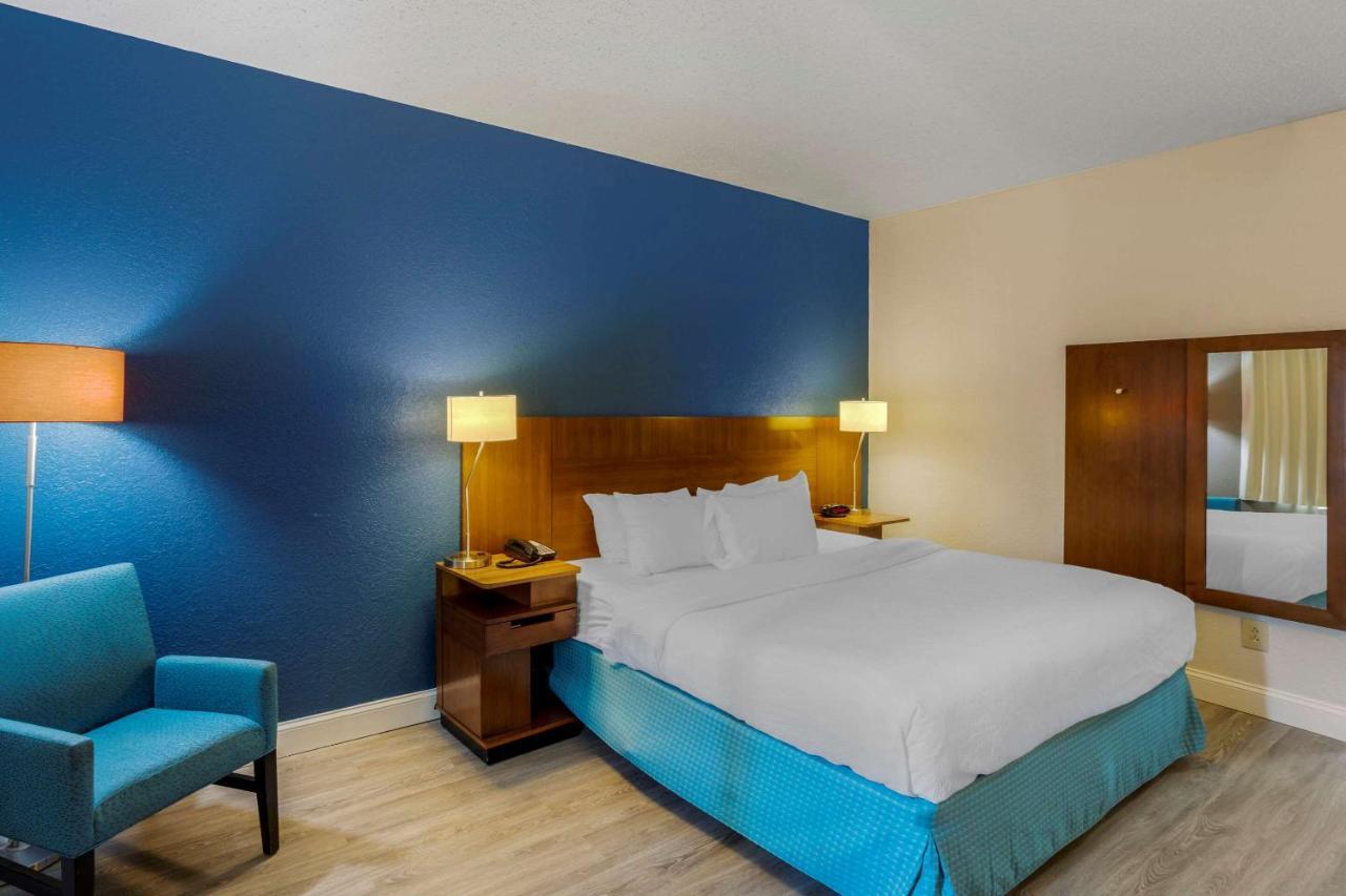 Comfort Inn & Suites Mt Laurel-Philadelphia Маунт Лорел Екстериор снимка