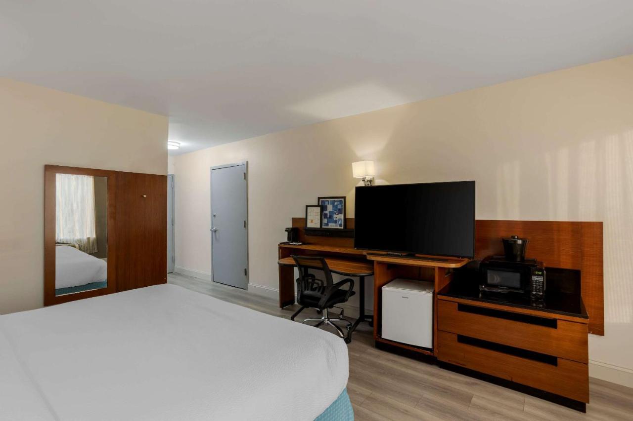 Comfort Inn & Suites Mt Laurel-Philadelphia Маунт Лорел Екстериор снимка