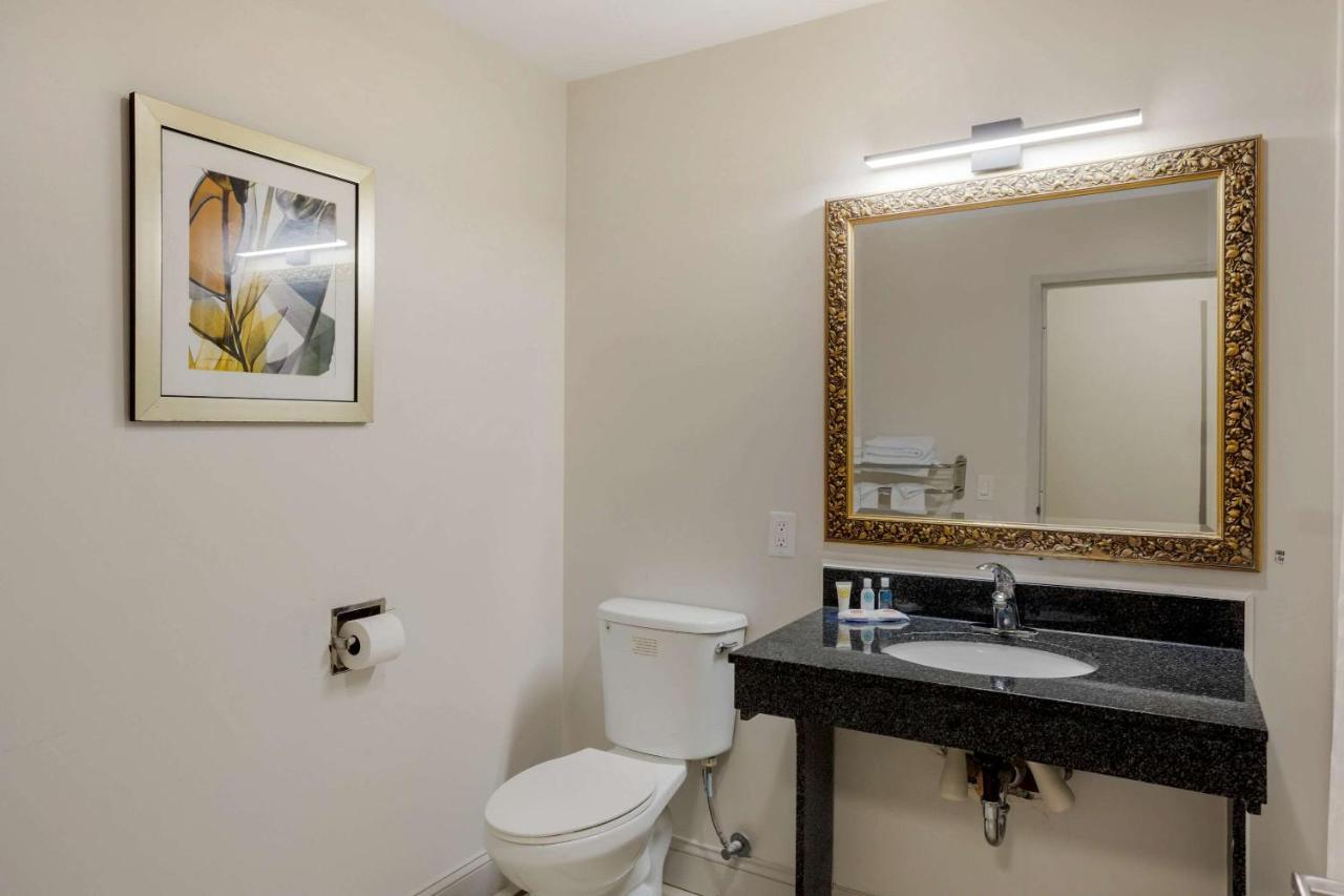 Comfort Inn & Suites Mt Laurel-Philadelphia Маунт Лорел Екстериор снимка
