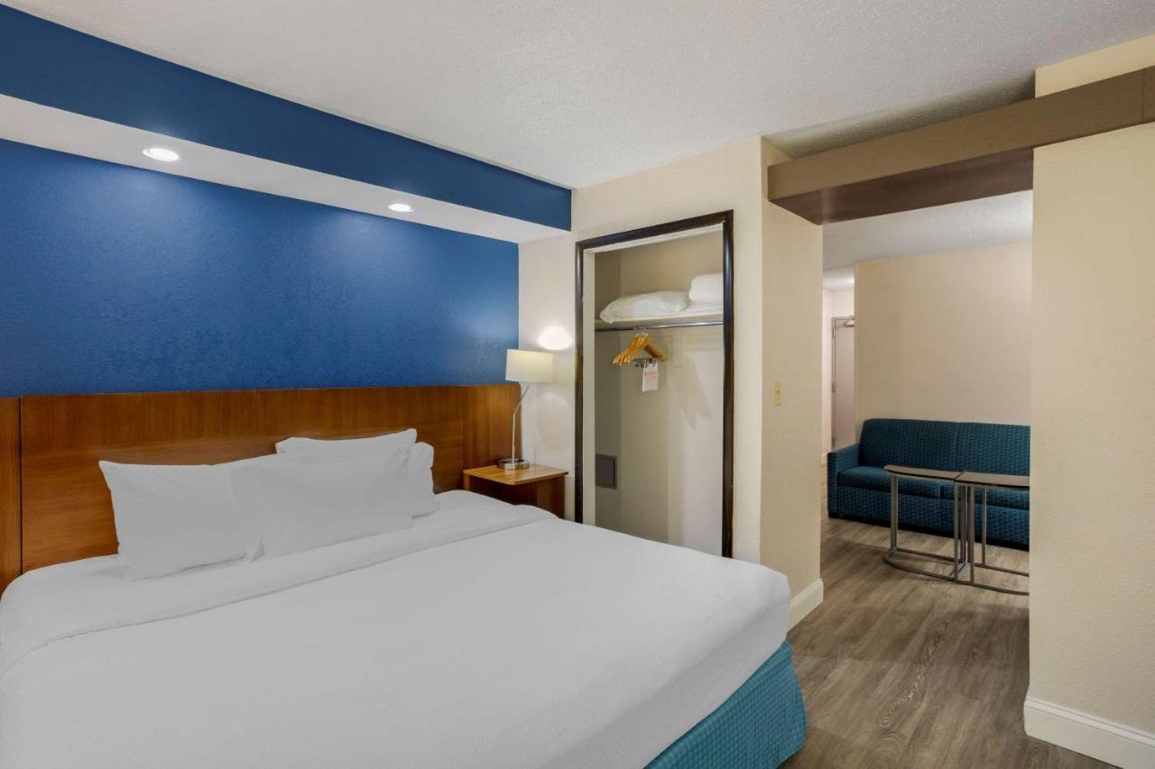 Comfort Inn & Suites Mt Laurel-Philadelphia Маунт Лорел Екстериор снимка