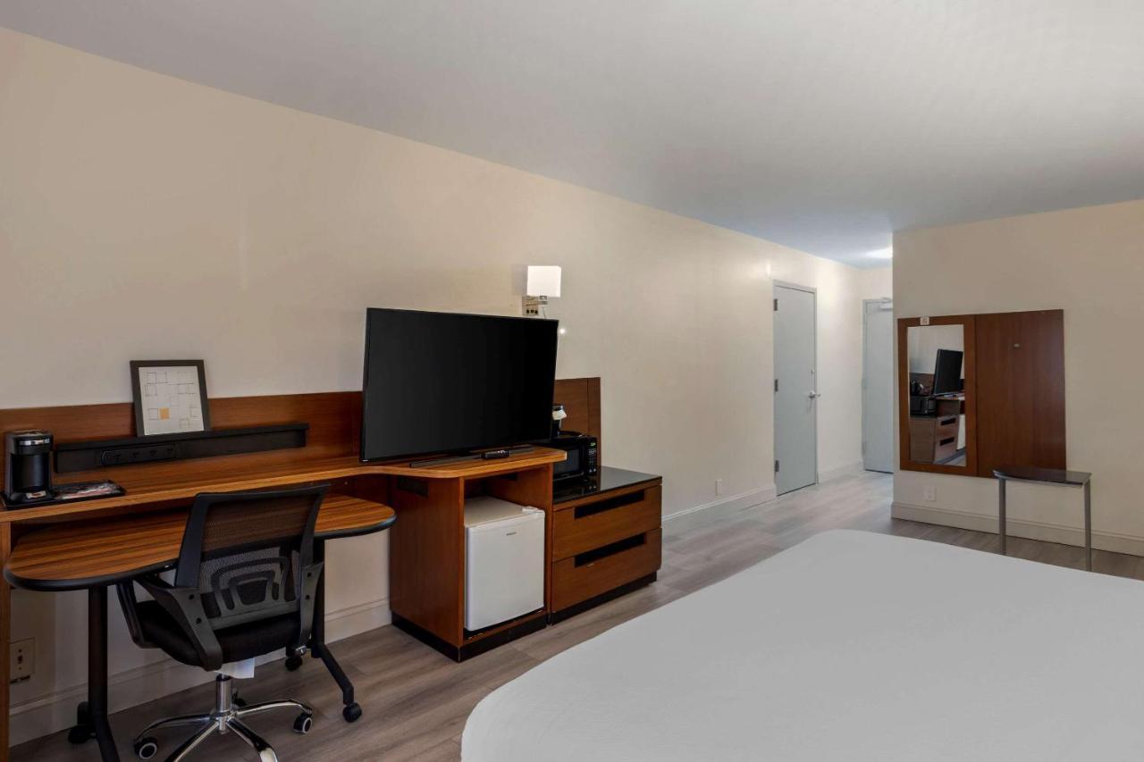 Comfort Inn & Suites Mt Laurel-Philadelphia Маунт Лорел Екстериор снимка