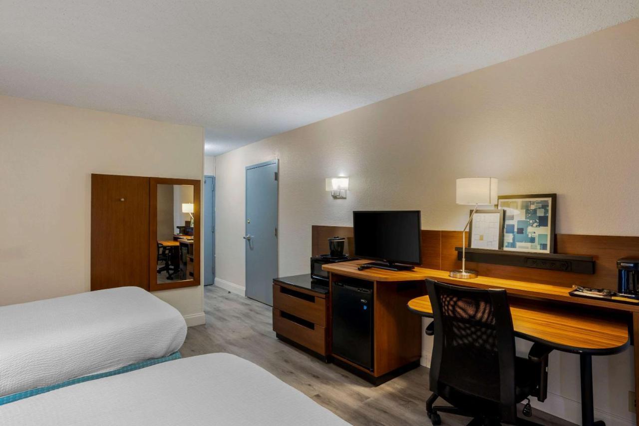 Comfort Inn & Suites Mt Laurel-Philadelphia Маунт Лорел Екстериор снимка