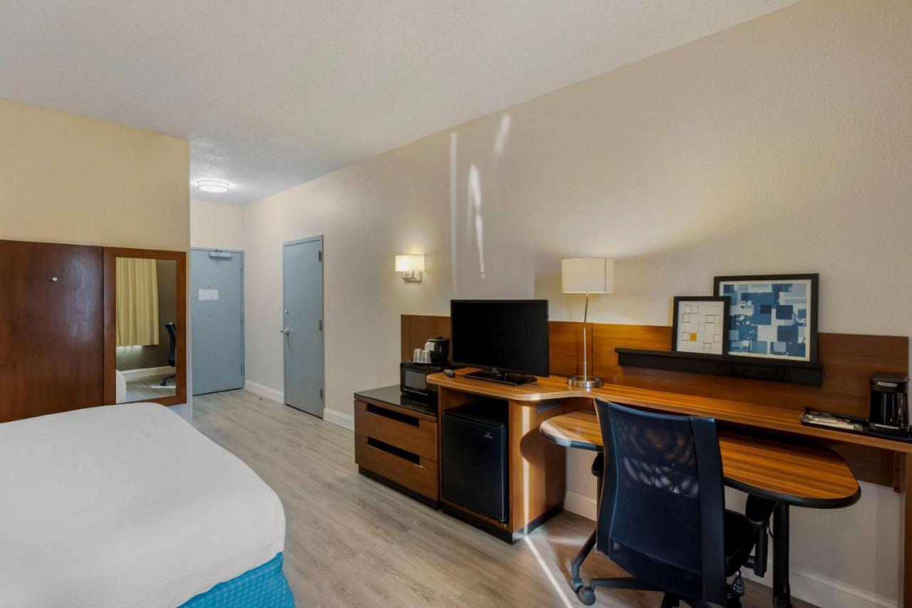 Comfort Inn & Suites Mt Laurel-Philadelphia Маунт Лорел Екстериор снимка
