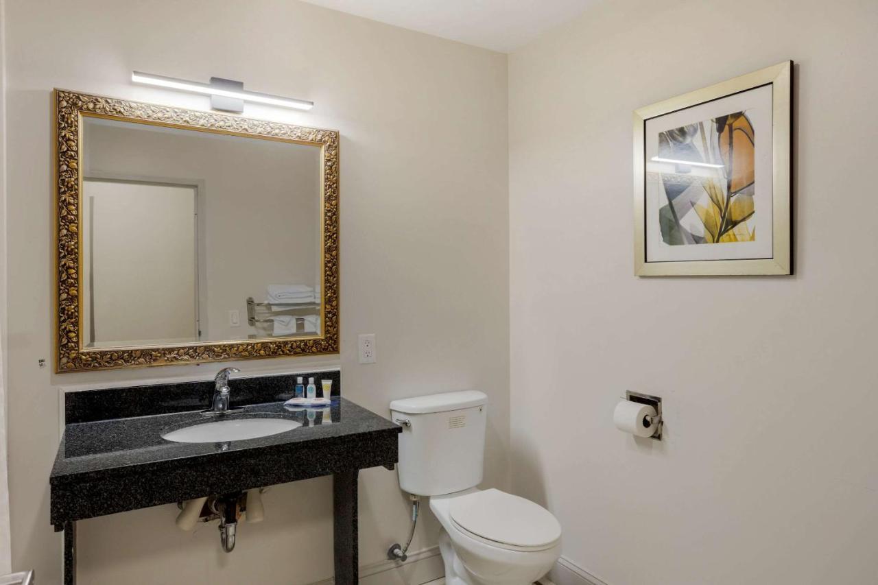 Comfort Inn & Suites Mt Laurel-Philadelphia Маунт Лорел Екстериор снимка