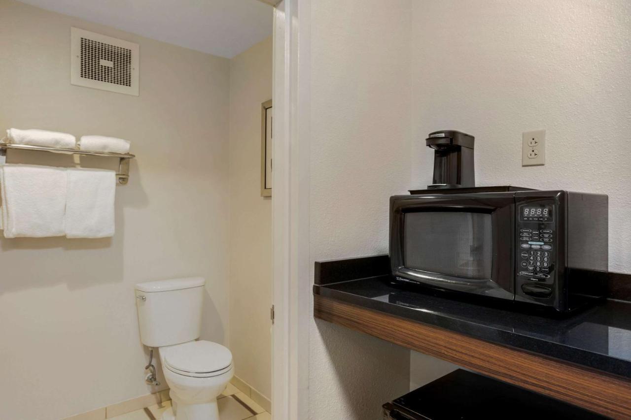 Comfort Inn & Suites Mt Laurel-Philadelphia Маунт Лорел Екстериор снимка