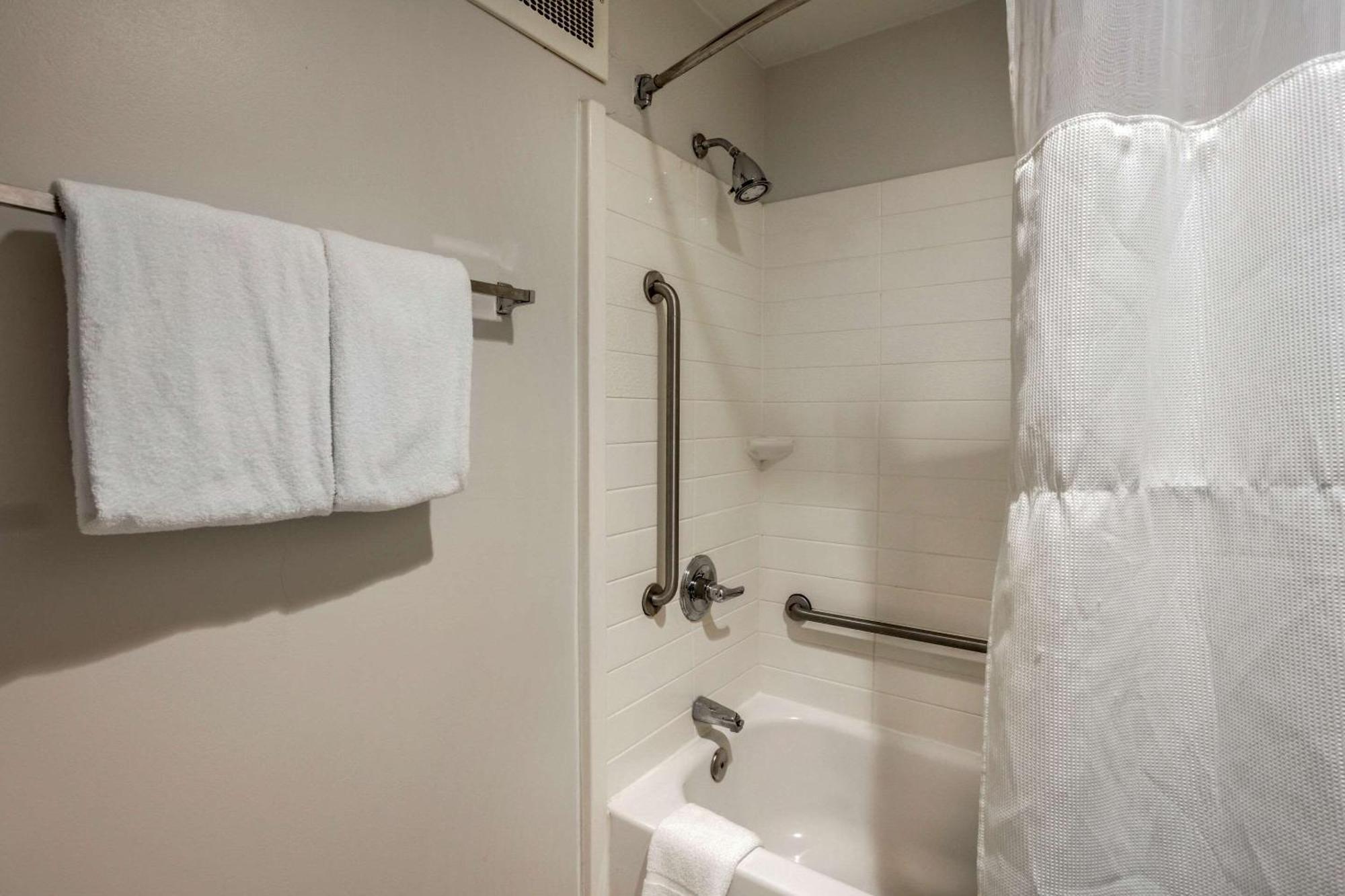 Comfort Inn & Suites Mt Laurel-Philadelphia Маунт Лорел Екстериор снимка
