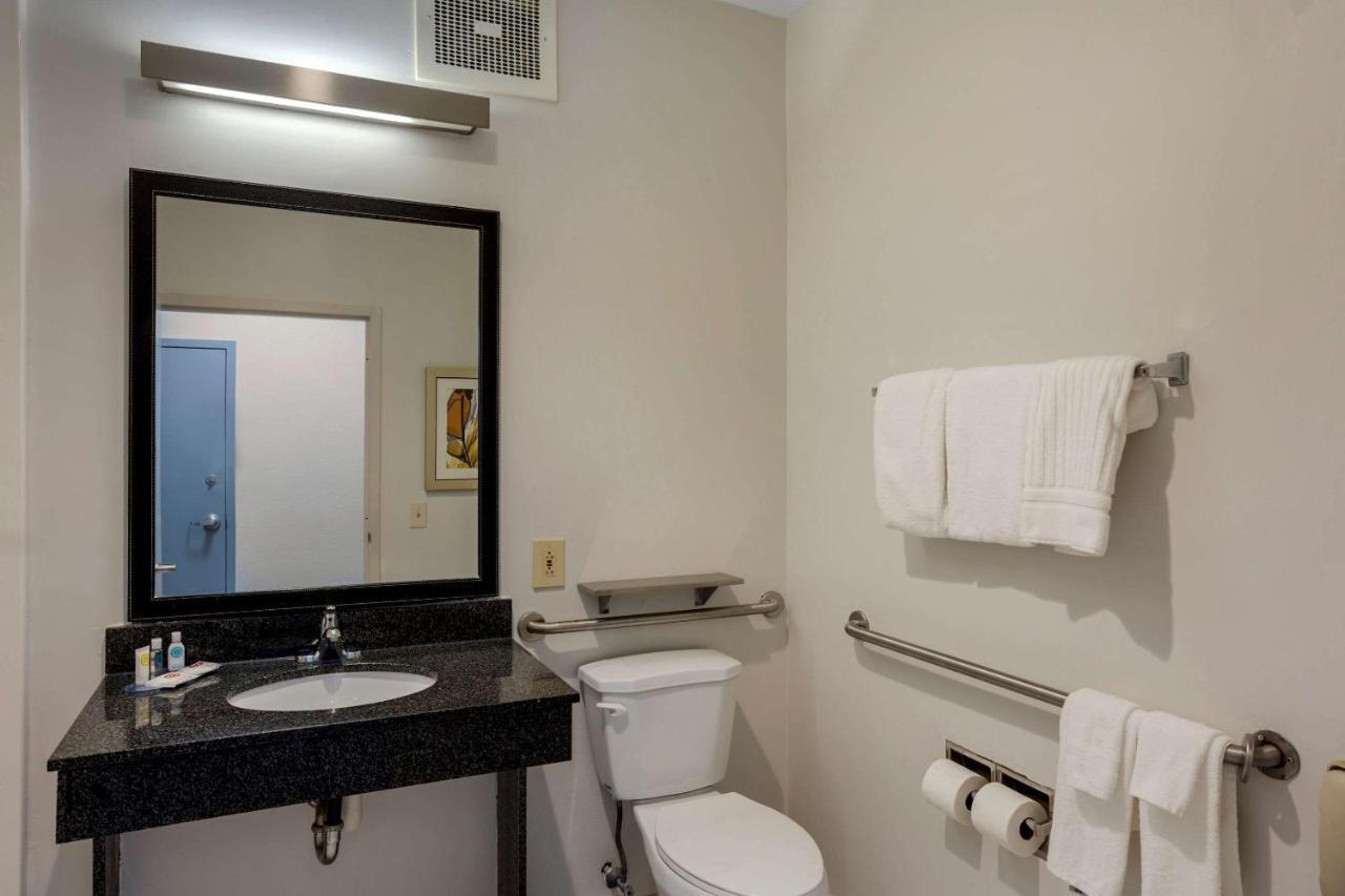 Comfort Inn & Suites Mt Laurel-Philadelphia Маунт Лорел Екстериор снимка