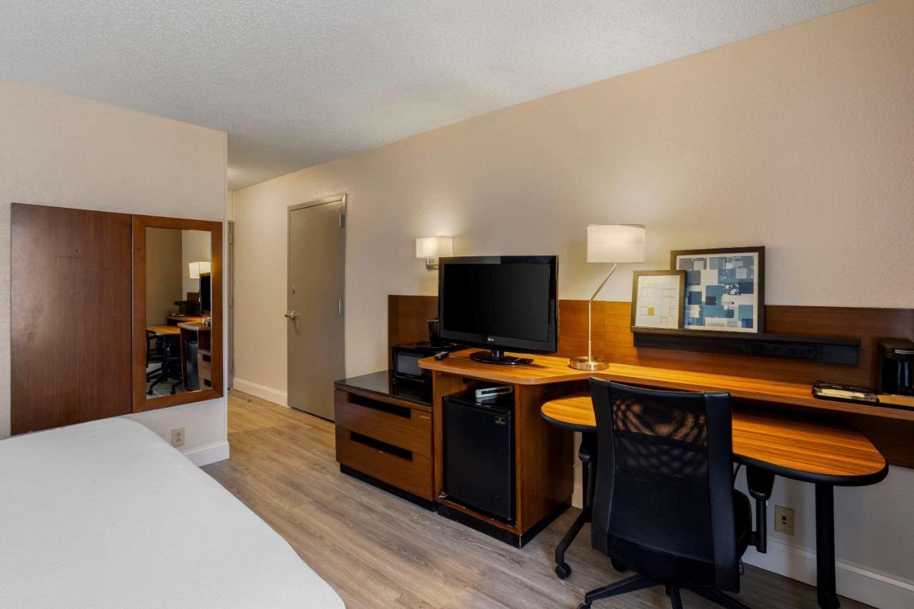 Comfort Inn & Suites Mt Laurel-Philadelphia Маунт Лорел Екстериор снимка